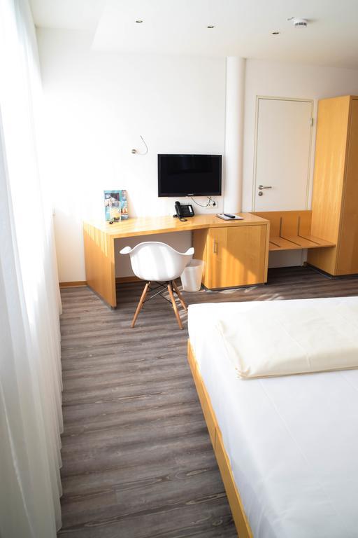 Cristall Hotel Waghäusel Extérieur photo